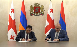 ՍՈՒՐԵՆ ՊԱՊԻԿՅԱՆԸ ՀԱՆԴԻՊԵԼ Է ՋՈՒԱՆՇԵՐ ԲՈՒՐՉՈՒԼԱՁԵԻ ՀԵՏ