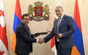 ՍՈՒՐԵՆ ՊԱՊԻԿՅԱՆԸ ՀԱՆԴԻՊԵԼ Է ՋՈՒԱՆՇԵՐ ԲՈՒՐՉՈՒԼԱՁԵԻ ՀԵՏ