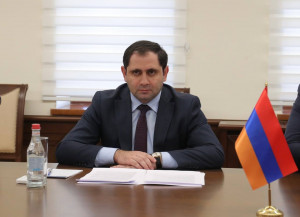 ՊԱՇՏՊԱՆՈՒԹՅԱՆ ՆԱԽԱՐԱՐՆ ԸՆԴՈՒՆԵԼ Է ՖՐԱՆՍԻԱՅԻ ՊԱՏՎԻՐԱԿՈՒԹՅԱՆԸ