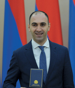 ԱՄԱՆՈՐՅԱ ՄԱՂԹԱՆՔՆԵՐ